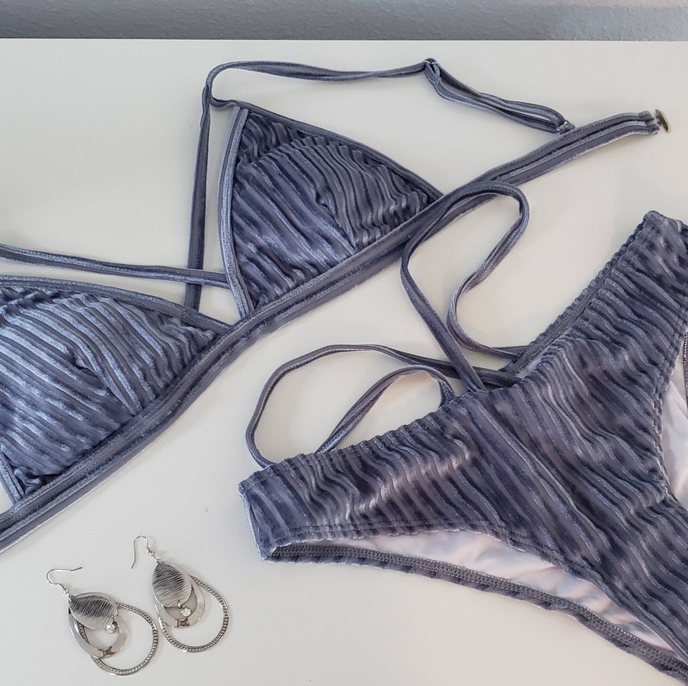 Cupshe Bikini silver Gray with earrings!!